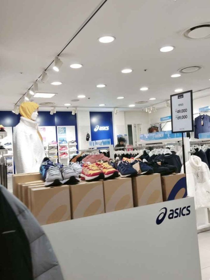 Asics – Newcore Pyeongchon Branch [Tax Refund Shop] (아식스 뉴코아 평촌)
