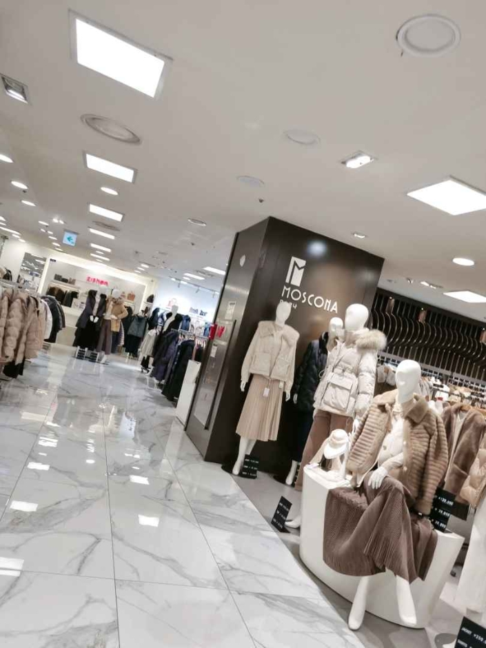 Moscona – Newcore Pyeongchon Branch [Tax Refund Shop] (모스코나 뉴코아 평촌)