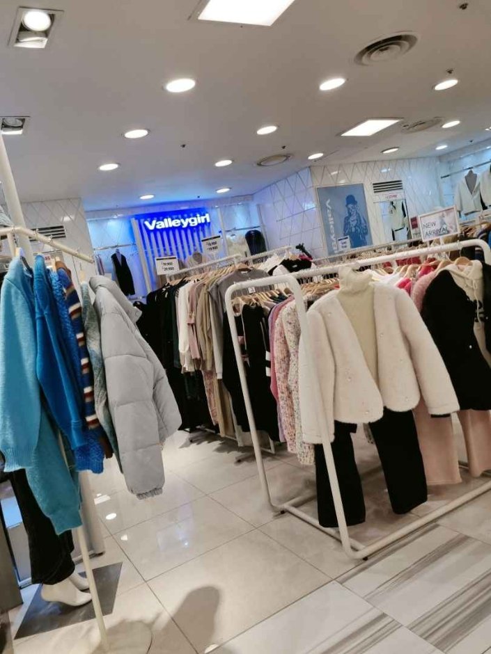 Valleygirl – Newcore Pyeongchon Branch [Tax Refund Shop] (밸리걸 뉴코아 평촌)
