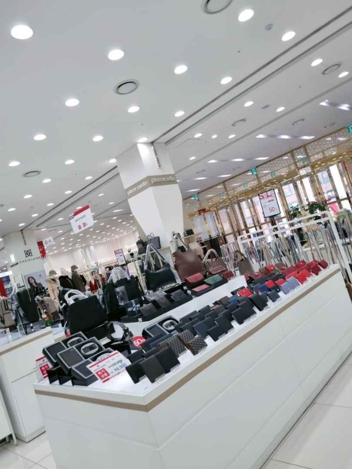 Pierre Cardin – MODA Outlet Guri Namyangju Branch [Tax Refund Shop] (피에르가르뎅핸드백 모더아울렛구리남양주점)