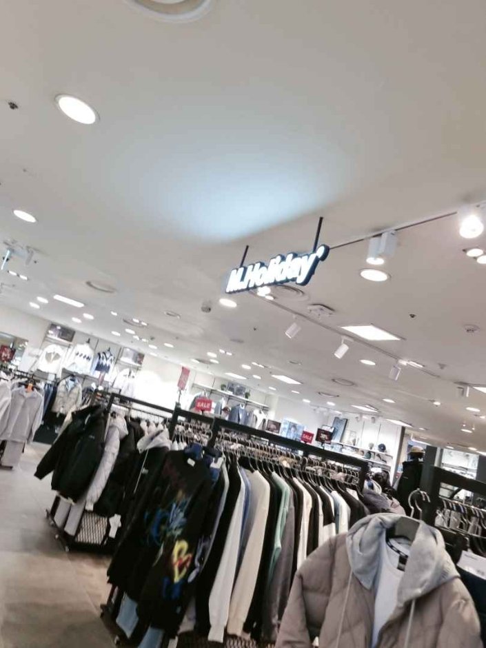 M.Holiday NC Department Store – Pyeongchon Branch [Tax Refund Shop] (엠할리데이 NC백화점 평촌)