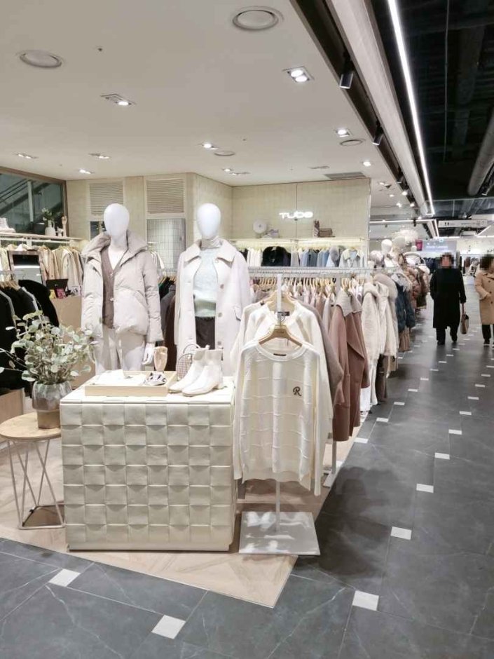 Tube – NC Singuro Branch [Tax Refund Shop] (튜브 nc신구로)