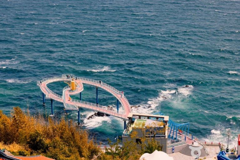 Dojjaebigol Haerang Observatory (도째비골 해랑전망대)