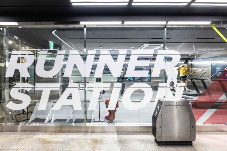 Runner Station at Yeouinaru Station (여의나루역 러너스테이션)