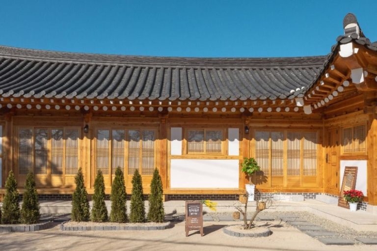 Cheongjae Hanok (청재한옥)