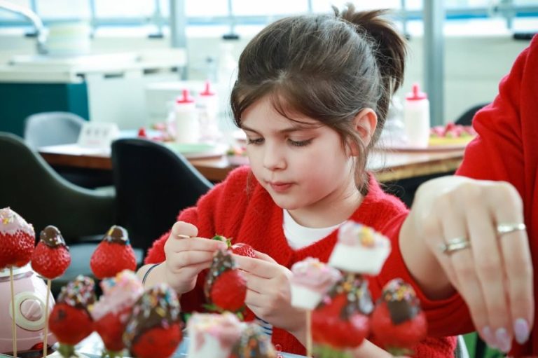 Nonsan Strawberry Festival (논산딸기축제)