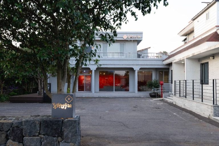 Jeju Dongbaek Village (제주 동백마을)