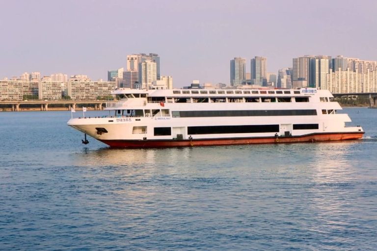 Seoul Cruise (서울크루즈)