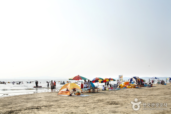 Cheongpodae Beach (청포대해수욕장)