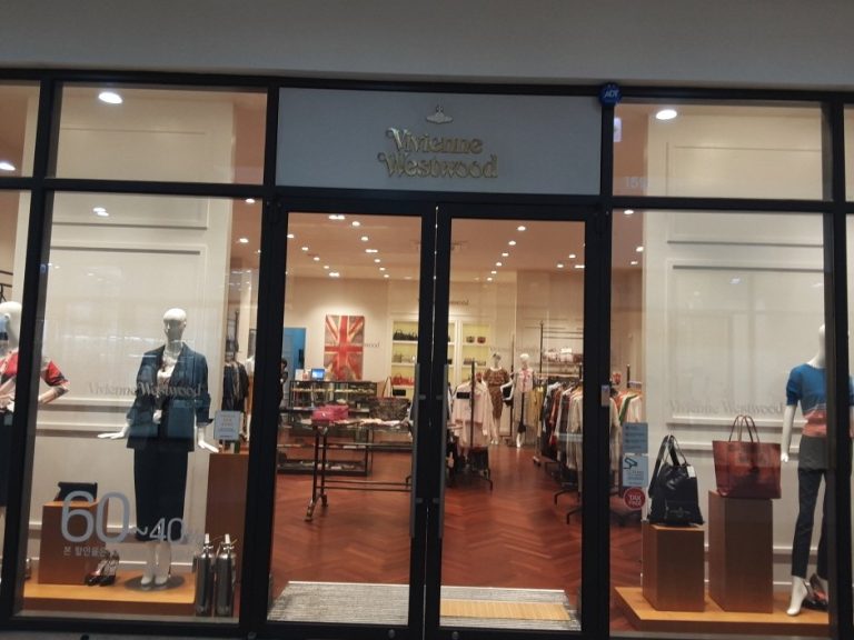 Vivienne Westwood – Hyundai Gimpo Branch [Tax Refund Shop] (비비안웨스트우드 현대김포)