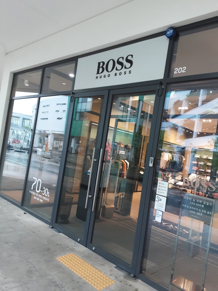 Hugo Boss – Hyundai Outlets Gimpo Branch [Tax Refund Shop] (휴고보스 현대아울렛 김포점)