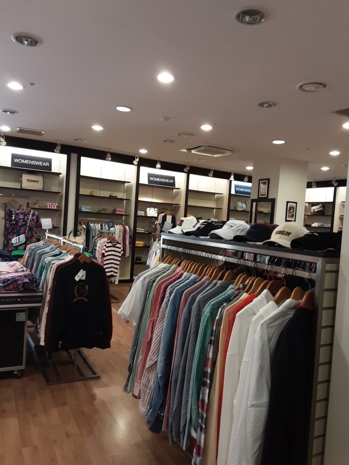 The Handsome Tommy Hilfiger – Shinsegae Paju Branch [Tax Refund Shop] (한섬 타미힐피거 신세계파주)