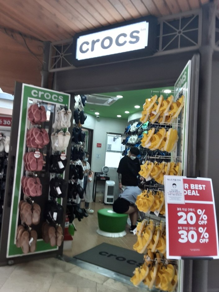 Crocs – Shinsegae Paju Branch [Tax Refund Shop] (크록스 신세계파주)