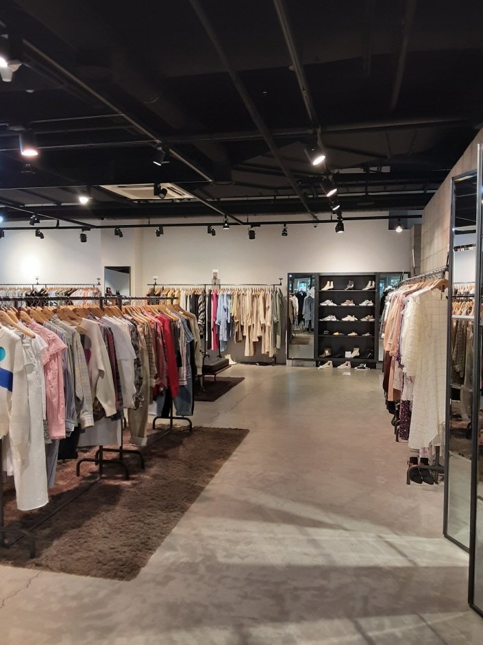 LF Raum – Shinsegae Paju Branch [Tax Refund Shop] (LF 라움 신세계파주)