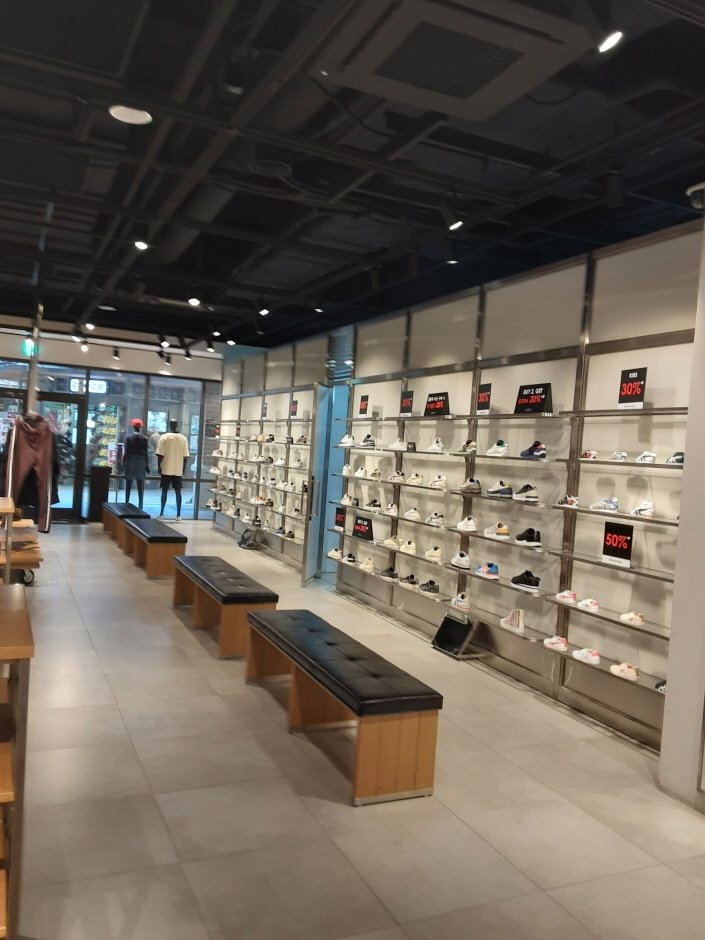 Onitsuka Tiger – Shinsegae Paju Branch [Tax Refund Shop] (오니츠카타이거 신세계파주)