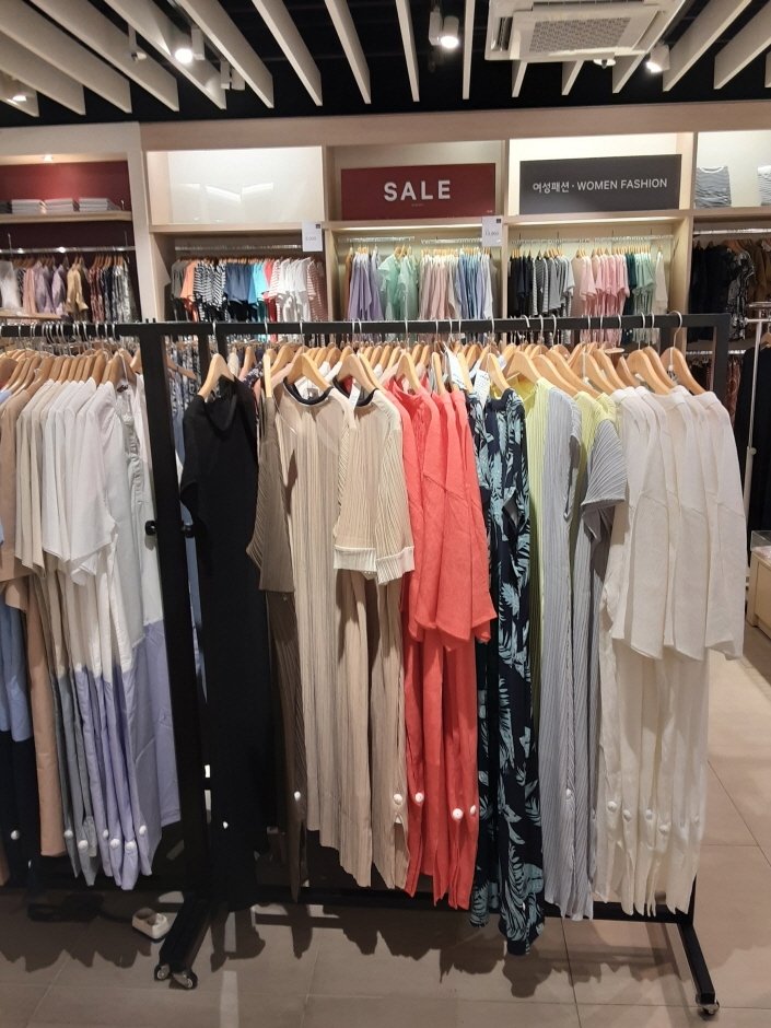 SI Jayeonjuui – Shinsegae Paju Branch [Tax Refund Shop] (SI 자연주의 신세계파주)