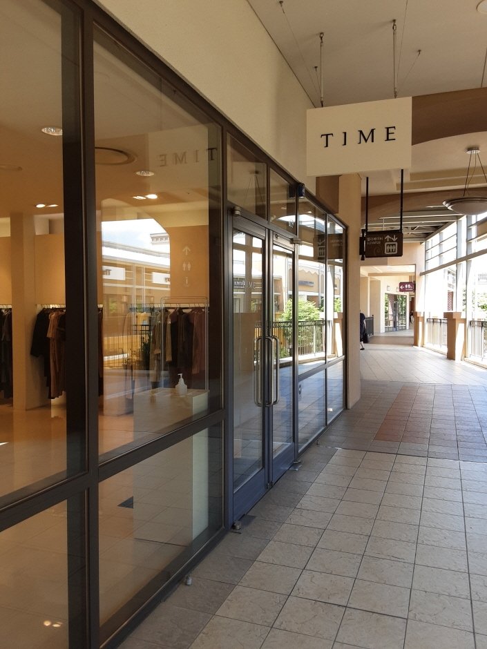 The Handsome Time – Shinsegae Paju Branch [Tax Refund Shop] (한섬 타임 신세계파주)