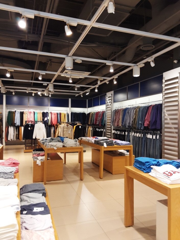 SI Gap – Shinsegae Paju Branch [Tax Refund Shop] (SI 갭 신세계파주)