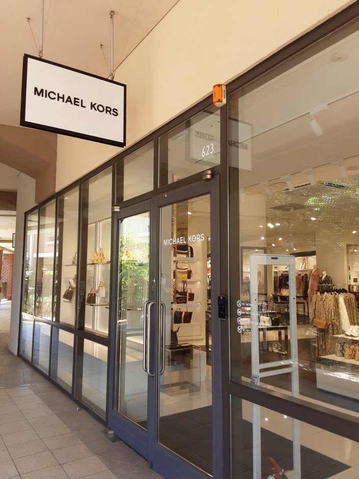 Michael Kors – Shinsegae Paju Branch [Tax Refund Shop] (마이클코어스 신세계 파주점)