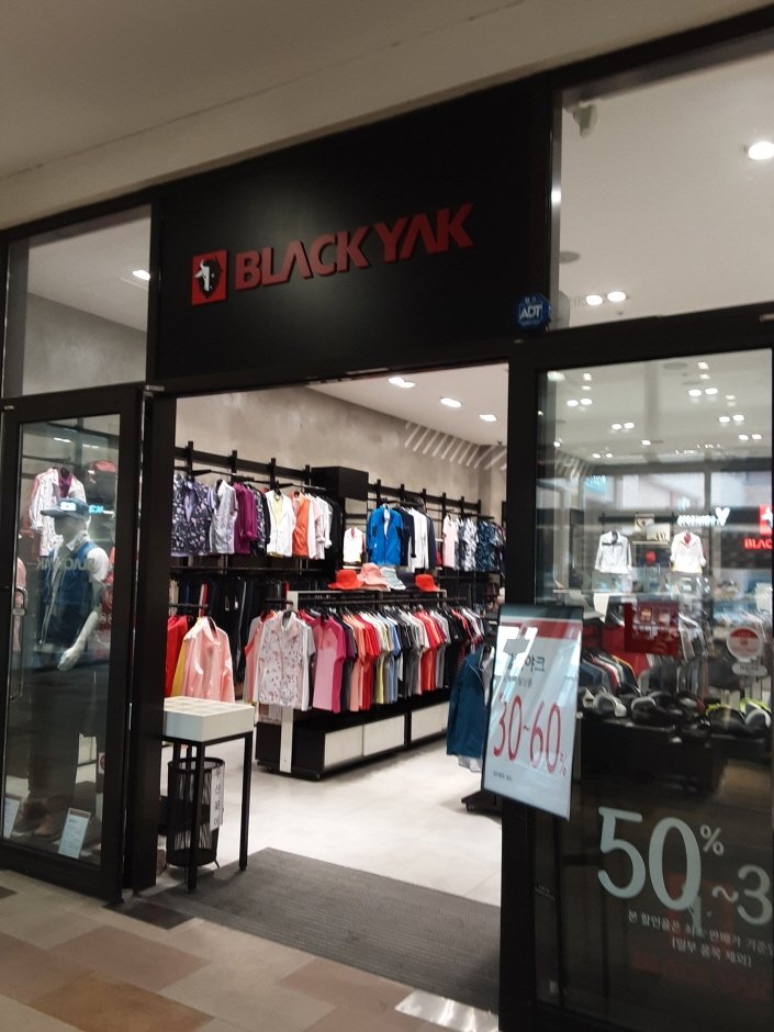 Black Yak – Lotte Paju Branch [Tax Refund Shop] (블랙야크 롯데파주)