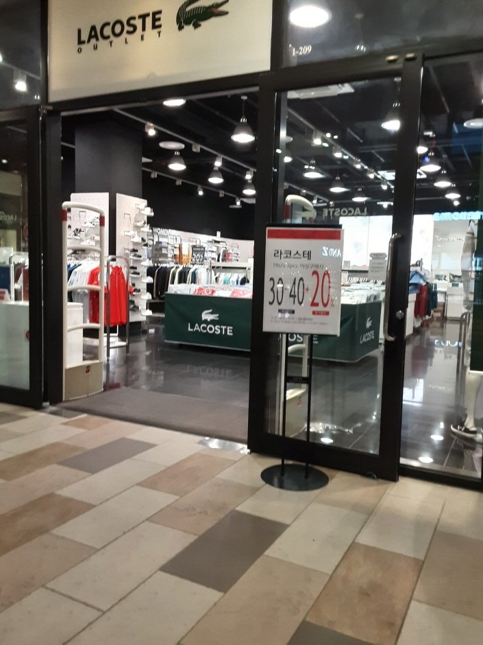 Dongil Lacoste – Lotte Paju Branch [Tax Refund Shop] (동일 라코스테 롯데파주)