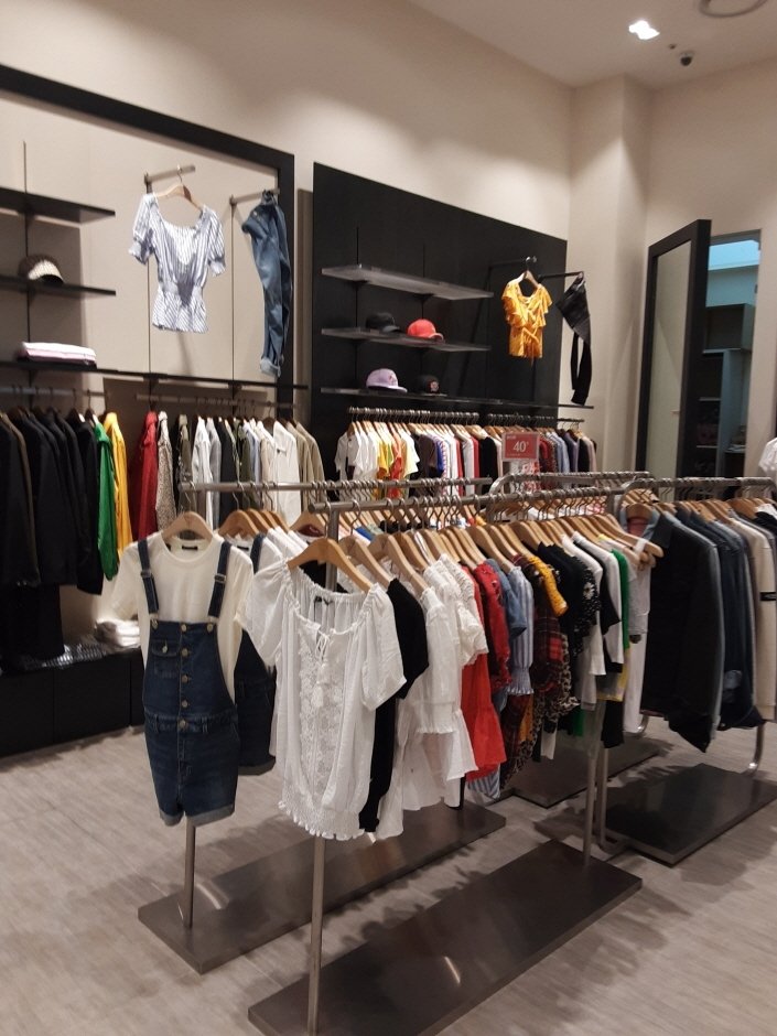 Dressing Guess – Lotte Paju Branch [Tax Refund Shop] (드레싱 게스 롯데파주)