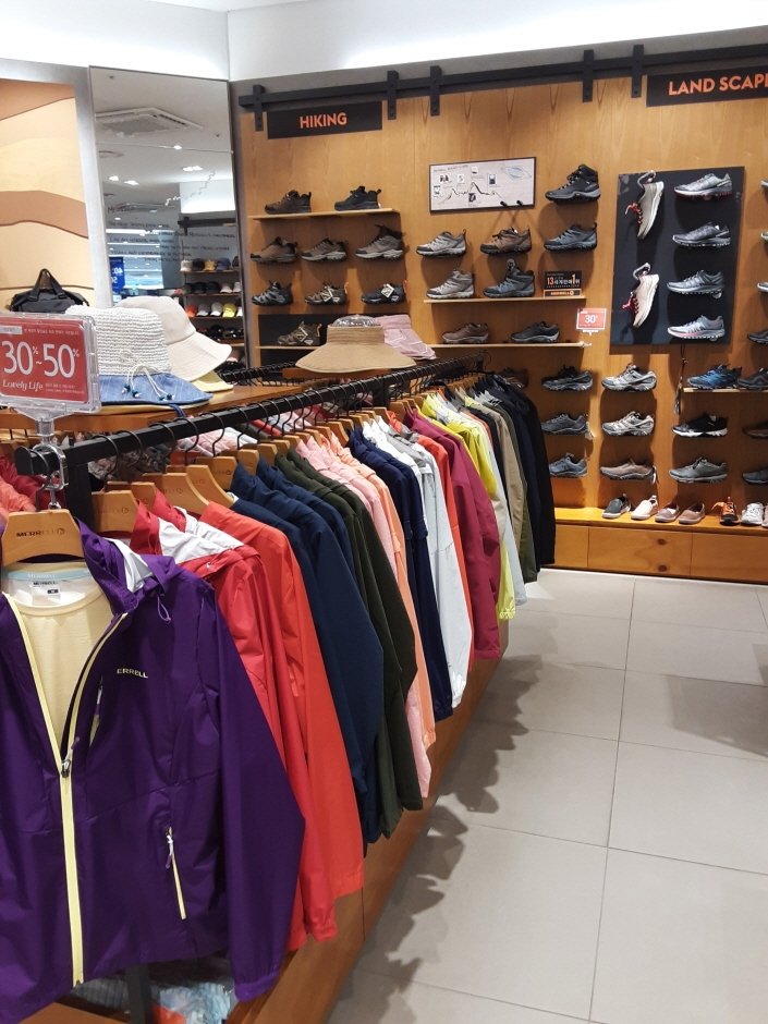 Hwaseung Merrell – Lotte Paju Branch [Tax Refund Shop] (화승 머렐 롯데파주)