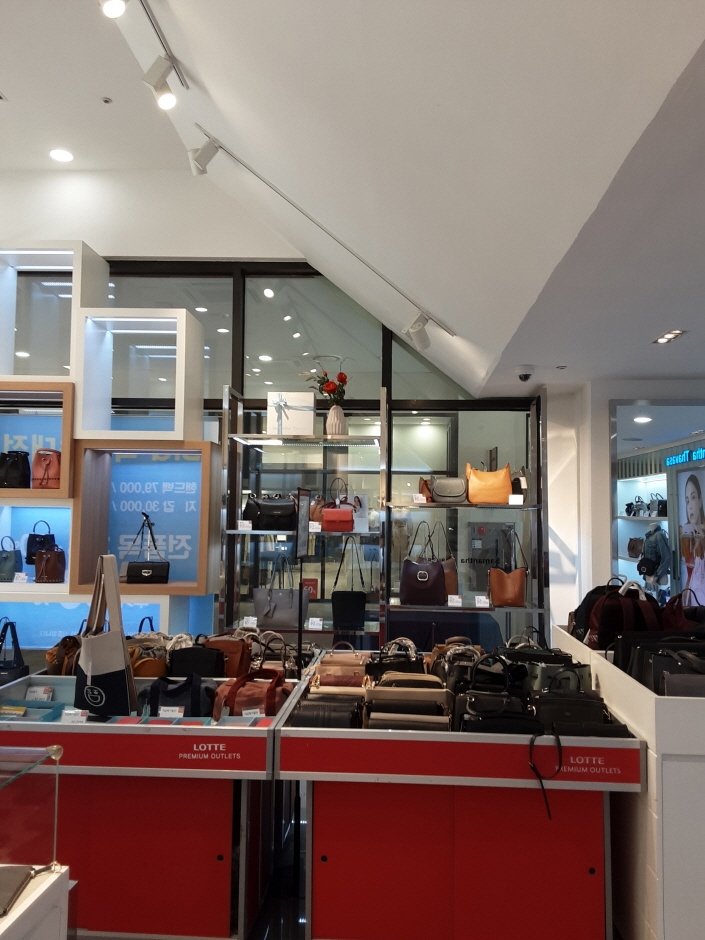 Samantha Thavasa – Lotte Paju Branch [Tax Refund Shop] (사만사타바사 롯데 파주점)