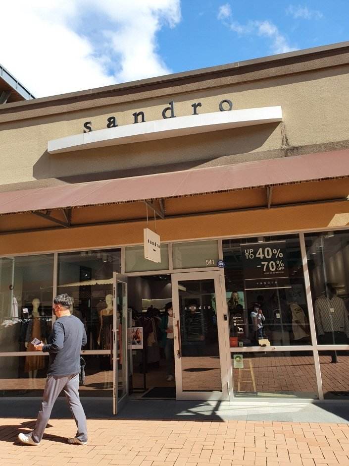 IDL Sandro – Shinsegae Yeoju Branch [Tax Refund Shop] (IDL 산드로 신세계여주)