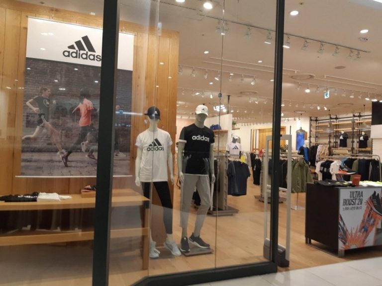 Adidas – Lotte Pyeongchon Branch [Tax Refund Shop] (아디다스 롯데평촌)