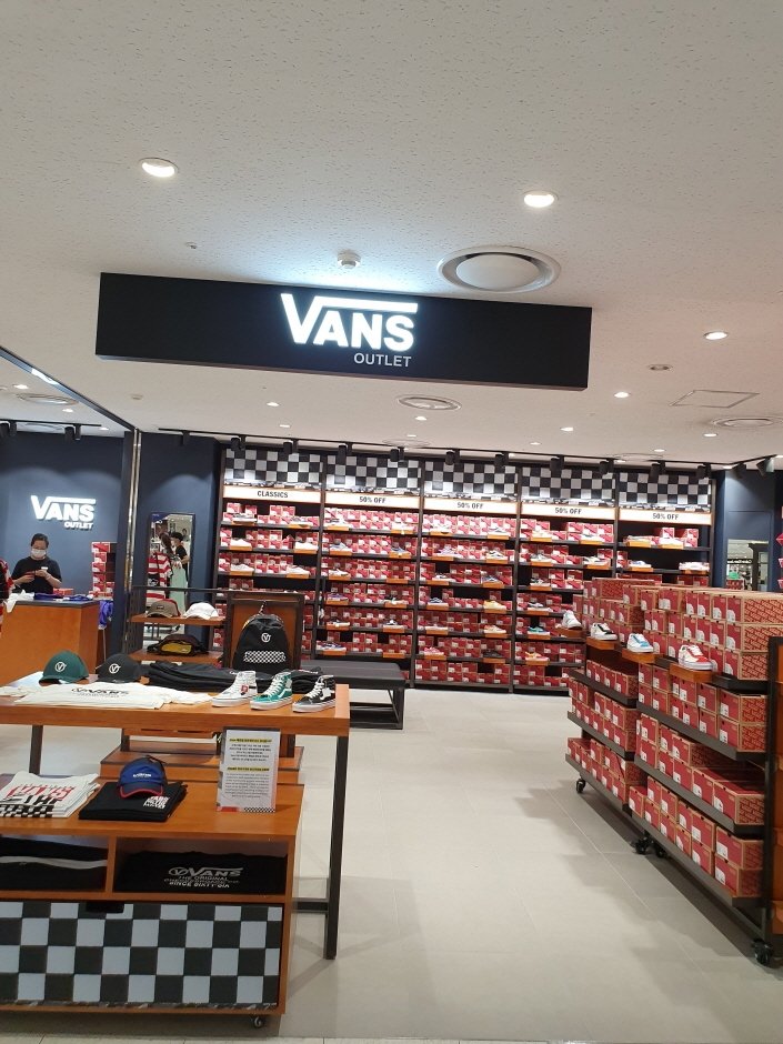 Vans – Lotte Gwangmyeong Branch [Tax Refund Shop] (반스 롯데광명)