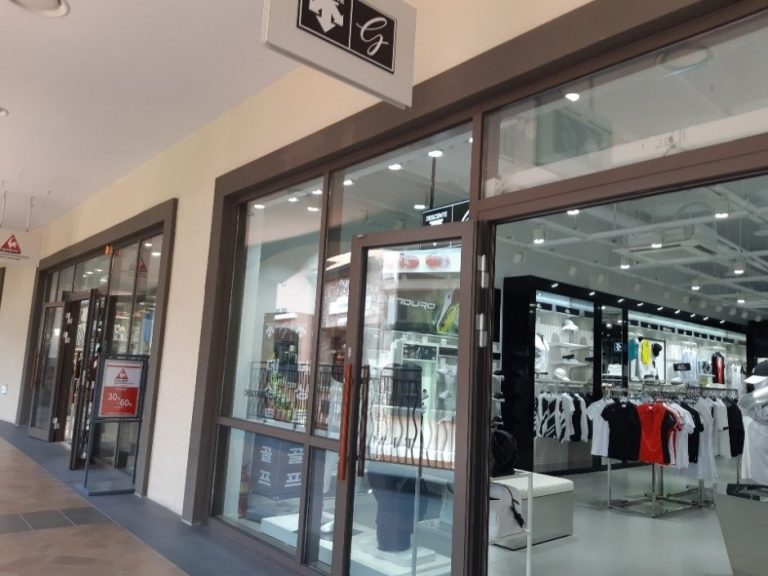 Descente Golf – Shinsegae Siheung Branch [Tax Refund Shop] (데상트골프 신세계시흥)