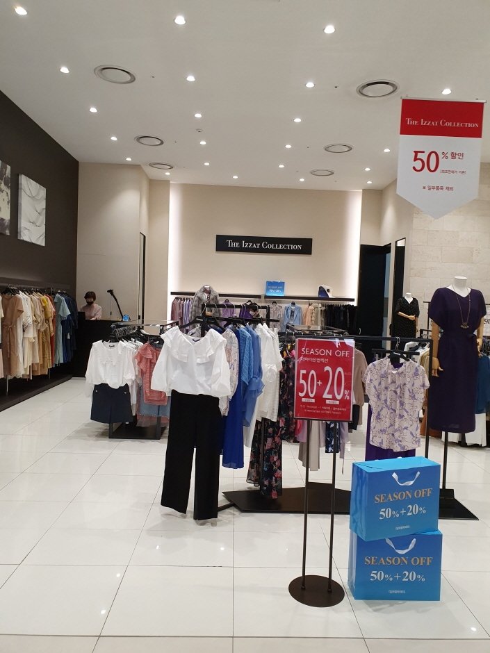 The Izzat Collection – Lotte Gwanggyo Branch [Tax Refund Shop] (아이잗컬렉션 롯데광교)