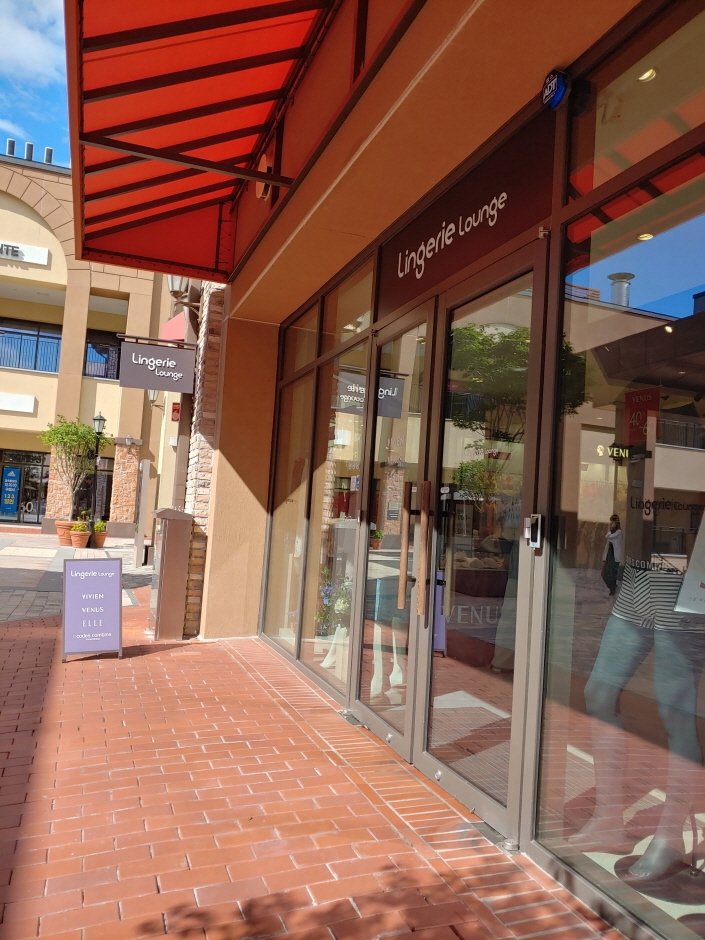 Venus – Lotte Giheung Branch [Tax Refund Shop] (비너스 롯데기흥)