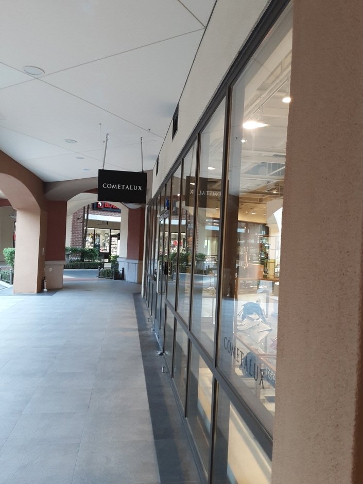 Cometa Lux – Shinsegae Paju Branch [Tax Refund Shop] (코메타엘엑스 신세계파주)