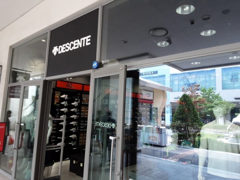 Descente – Lotte Icheon Branch [Tax Refund Shop] (데상트 롯데이천)