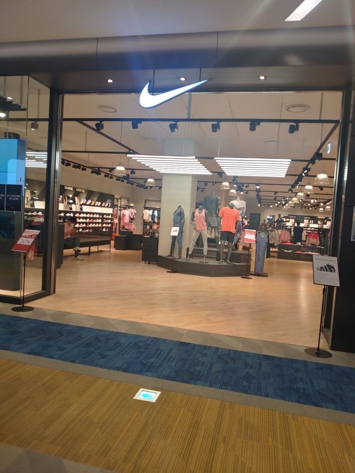 Nike – Lotte Mall Suji Branch [Tax Refund Shop] (나이키 롯데몰수지)