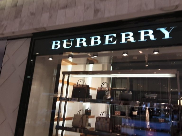 Burberry – Hyundai KINTEX Branch [Tax Refund Shop] (버버리 현대 킨텍스점)