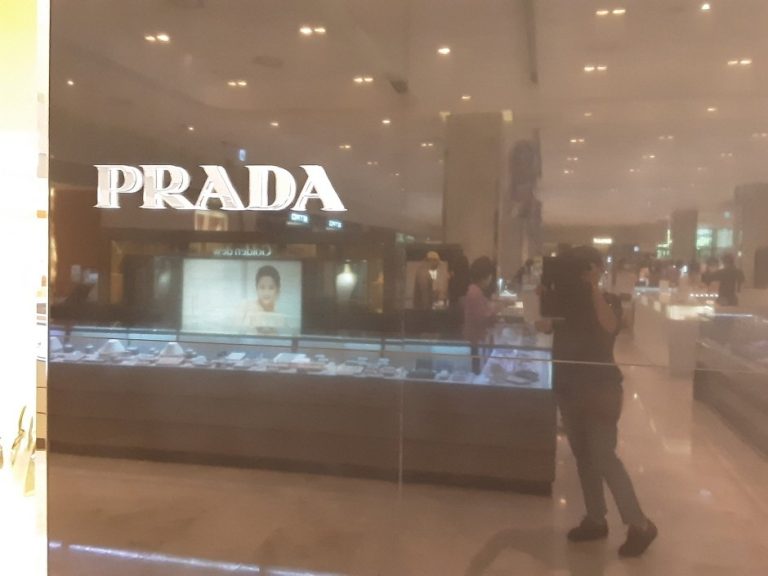 Prada – Hyundai KINTEX Branch [Tax Refund Shop] (프라다 현대 킨텍스점)