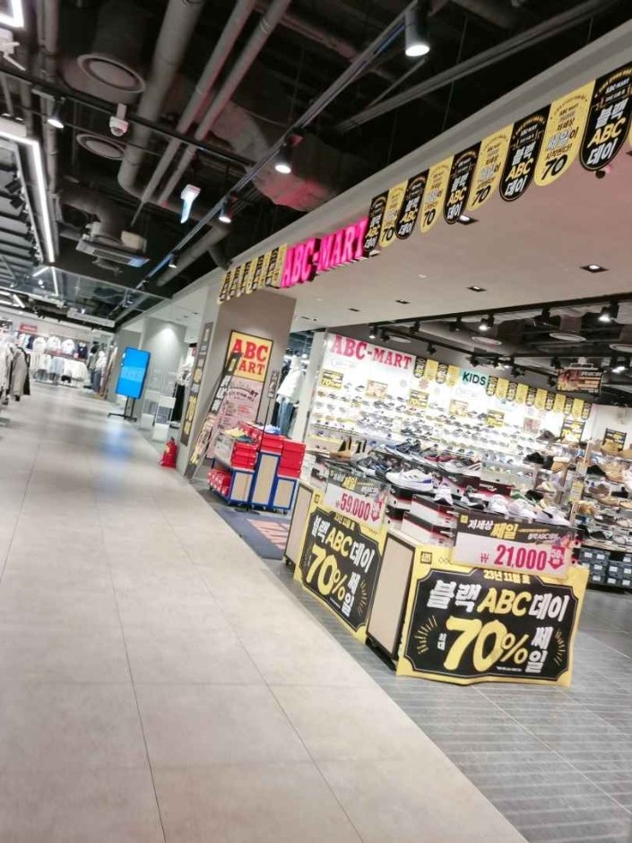 ABC-Mart – NC Singuro Branch [Tax Refund Shop] (abc마트 nc신구로)