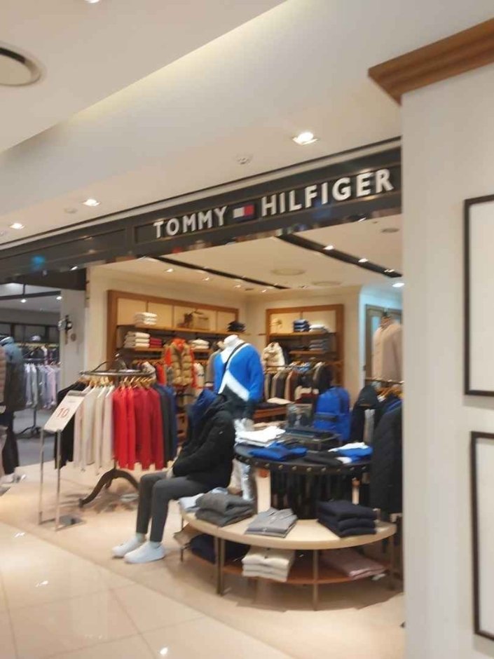 Tommy Hilfiger [Tax Refund Shop] (타미힐피거)
