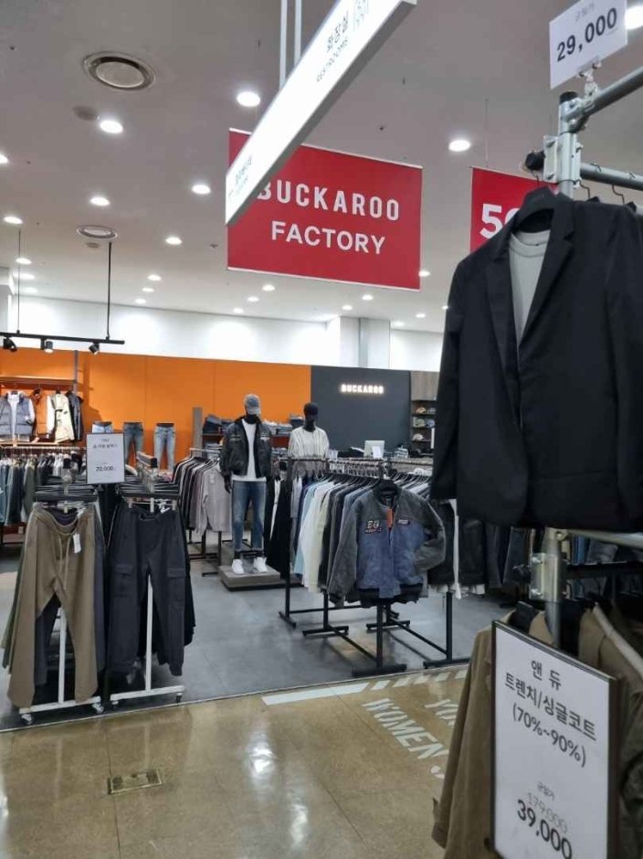 Buckaroo – Lotte Factory Gasan Branch [Tax Refund Shop] (버커루 롯데팩토리 가산)