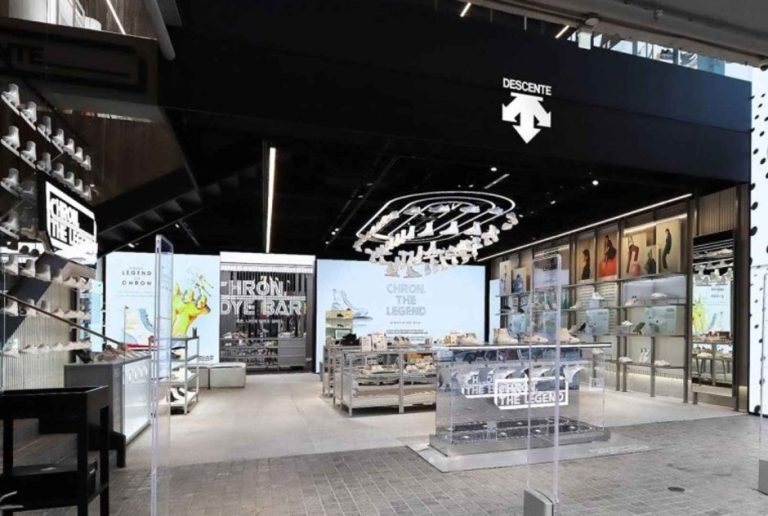 Descente [Tax Refund Shop] (데상트)