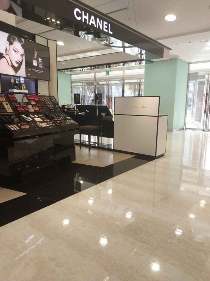 Chanel [Tax Refund Shop] (샤넬)