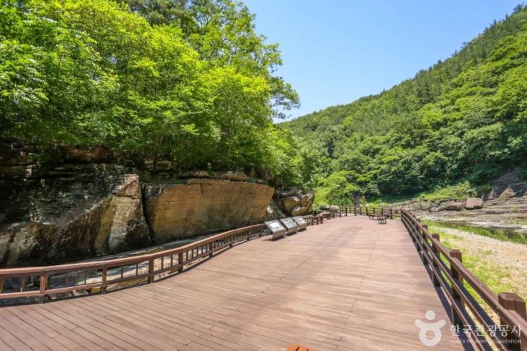 Petroglyphs of Cheonjeon-ri [UNESCO World Heritage] (울주 천전리 명문과 암각화 [유네스코 세계유산])