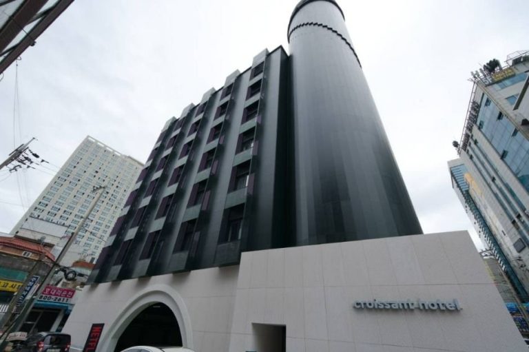 The Hyoosik Croissant Hotel Guri (더휴식 크로와상호텔 구리점)