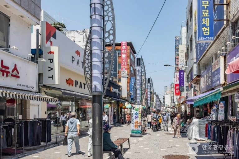 Cheongju Seongan-gil Fashion Street (청주 성안길)
