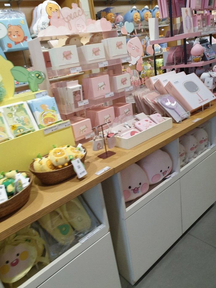 Kakao Friends Flagship Store – Hongdae Branch [Tax Refund Shop] (카카오프렌즈 플래그십 홍대)
