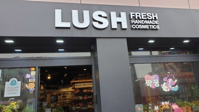 Lush Korea – Itaewon Station Branch [Tax Refund Shop] (㈜러쉬코리아 이태원역점)