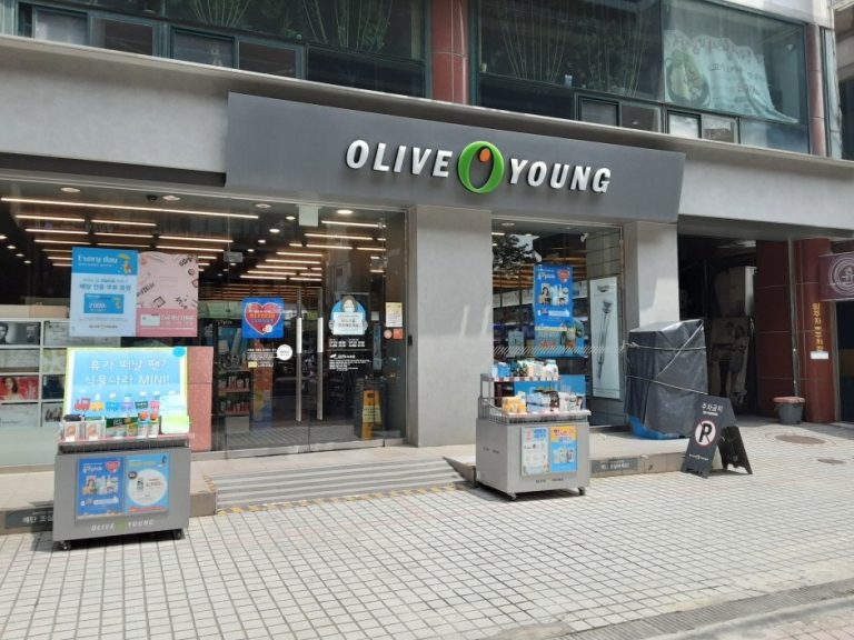 Olive Young – Seongsu Station Branch [Tax Refund Shop] (올리브영 성수역)